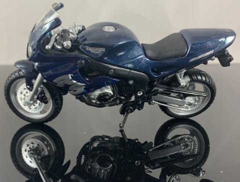TRIUMPH 955i Sprint RS na podstawce 1:18 Maisto TRIUMPH 955i Sprint RS na podstawce 1:18 Maisto