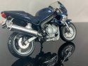 TRIUMPH 955i Sprint RS na podstawce 1:18 Maisto