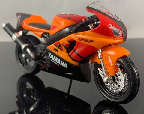 YAMAHA YZF R7 motocykl model 1:18 Maisto YAMAHA YZF R7 motocykl model 1:18 Maisto