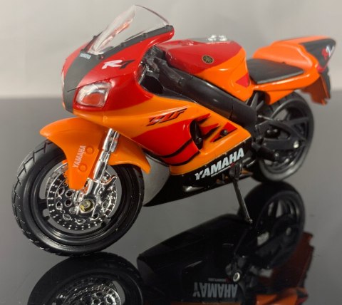 YAMAHA YZF R7 motocykl model 1:18 Maisto YAMAHA YZF R7 motocykl model 1:18 Maisto