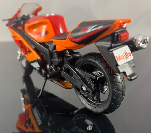 YAMAHA YZF R7 motocykl model 1:18 Maisto YAMAHA YZF R7 motocykl model 1:18 Maisto